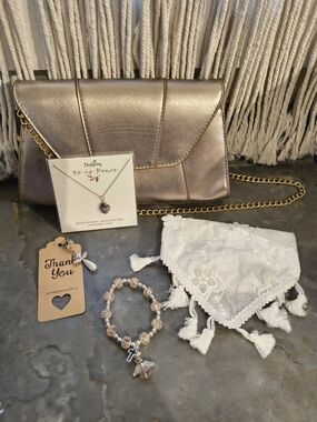 Metallic Rose Clutch Gift Set